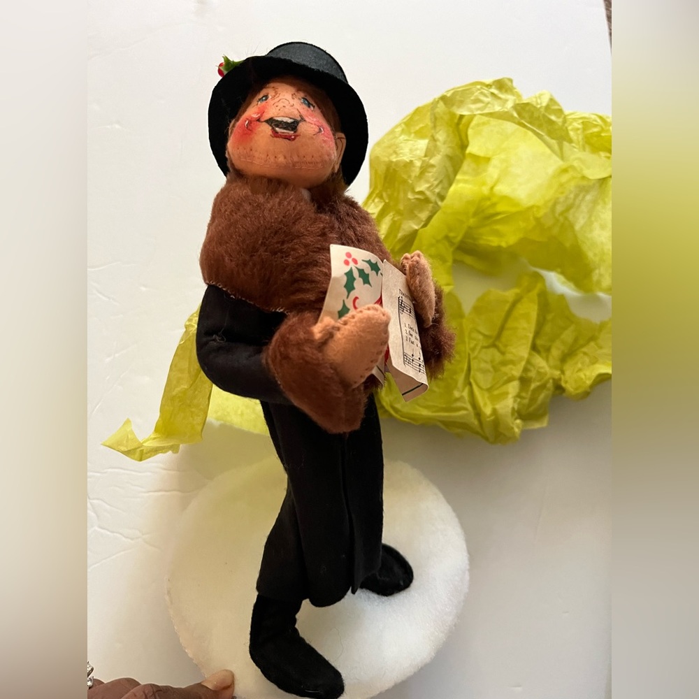 Annalee vintage Christmas Caroler - Picture 1 of 6